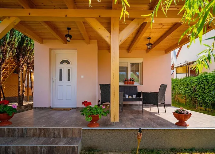 Апартаменты Pipacs Apartmanhaz