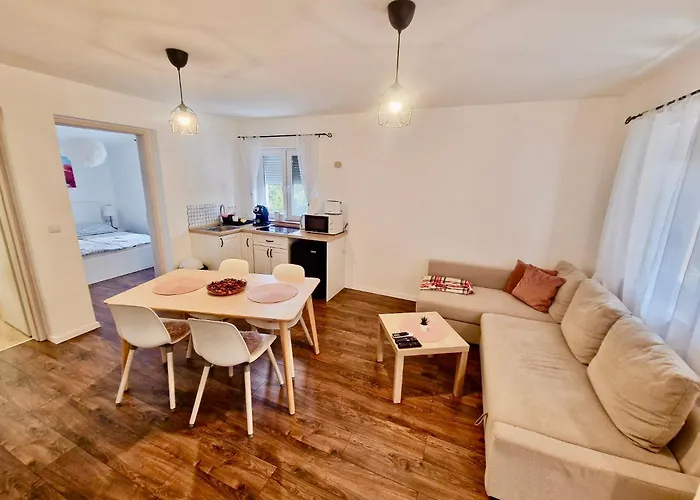 Апартаменты Pipacs Apartmanhaz